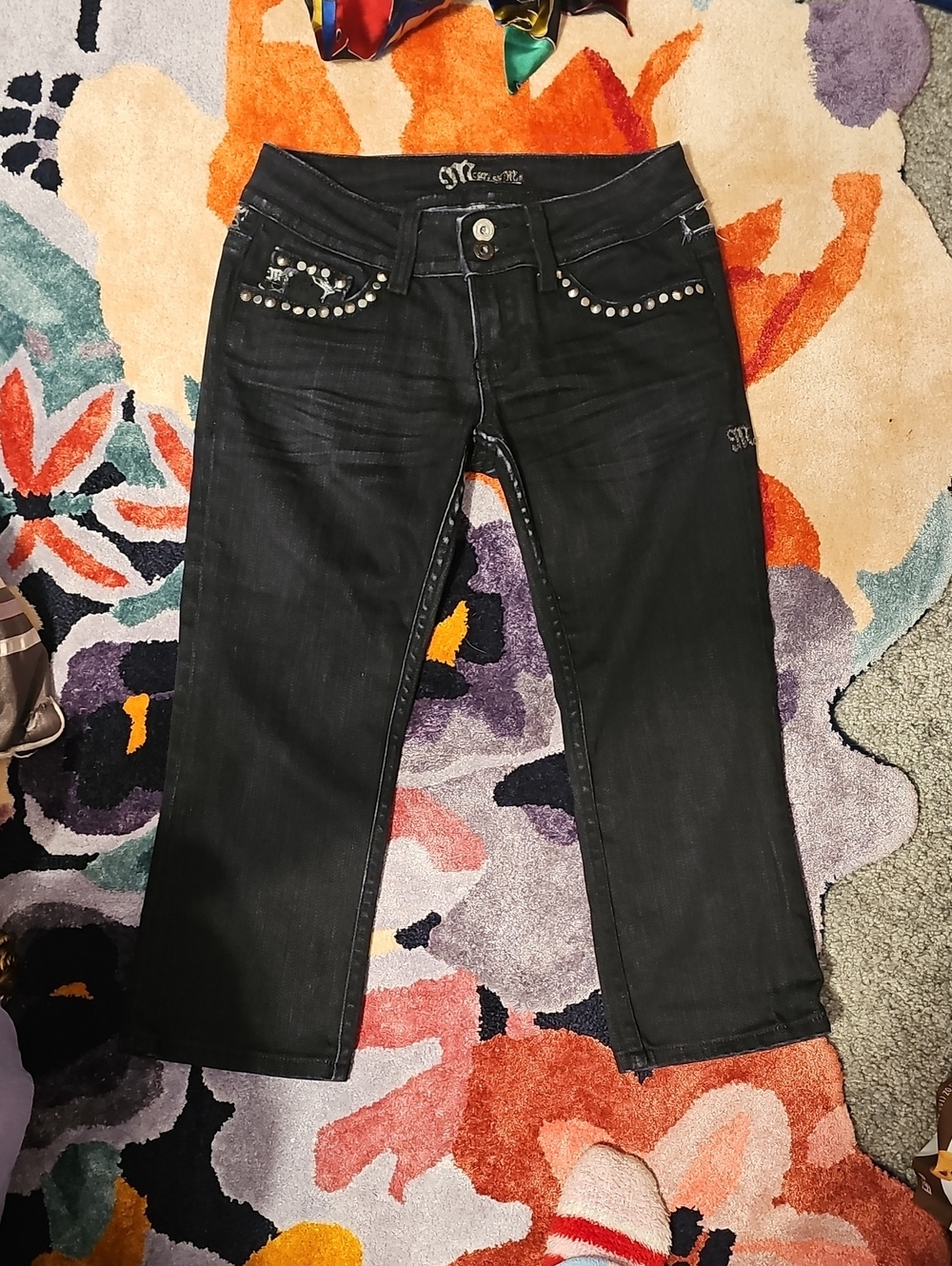 Miss Me Dark Wash Slightly Distressed Capri Pants